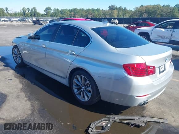 ✅ 2016 BMW 5 Series 528i • VIN: WBA5A5C5XGD526062 • Lot: 43490621. Listed on IAAI with 132,337 mi. Free auction sales archive from the USA and detailed vehicle history report at DreamBid. Image 3.