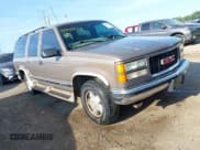 ✅ 1998 GMC Suburban • VIN: 1GDFK16RXWJ728665 • Lot: 42547538. Wystawiony na IAAI z przebiegiem 209 204 mil. Bezpłatny archiwum sprzedaży aukcyjnych z USA i szczegółowy raport historii pojazdu na DreamBid. Zdjęcie 1.