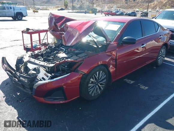 ✅ 2024 Nissan Altima SV • VIN: 1N4BL4DV6RN414919 • Lot: 43224296. Wystawiony na IAAI z przebiegiem 10 871 mil. Bezpłatny archiwum sprzedaży aukcyjnych z USA i szczegółowy raport historii pojazdu na DreamBid. Zdjęcie 2.