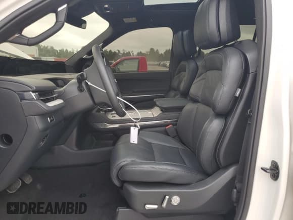 ✅ 2025 Lincoln Navigator Reserve • VIN: 5LMJJ2LG7SEL02034 • Lot: 80177725. Wystawiony na Copart z przebiegiem 3 531 mil. Bezpłatny archiwum sprzedaży aukcyjnych z USA i szczegółowy raport historii pojazdu na DreamBid. Zdjęcie 7.