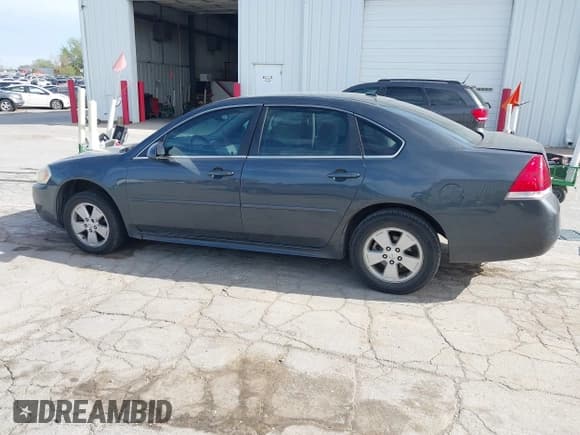 ✅ 2011 Chevrolet Impala LT Fleet • VIN: 2G1WG5EK3B1171029 • Lot: 42155270. Wystawiony na IAAI z przebiegiem 242 297 mil. Bezpłatny archiwum sprzedaży aukcyjnych z USA i szczegółowy raport historii pojazdu na DreamBid. Zdjęcie 14.
