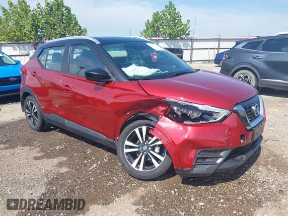 ✅ 2020 Nissan Kicks SV • VIN: 3N1CP5CV2LL535077 • Lot: 43233118. Listed on IAAI with 32,789 mi. Free auction sales archive from the USA and detailed vehicle history report at DreamBid. Image 1.