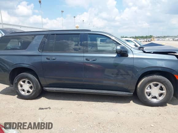 ✅ 2021 Chevrolet Suburban RST • VIN: 1GNSCEKD5MR228825 • Lot: 42916245. Wystawiony na IAAI z przebiegiem 52 657 mil. Bezpłatny archiwum sprzedaży aukcyjnych z USA i szczegółowy raport historii pojazdu na DreamBid. Zdjęcie 13.