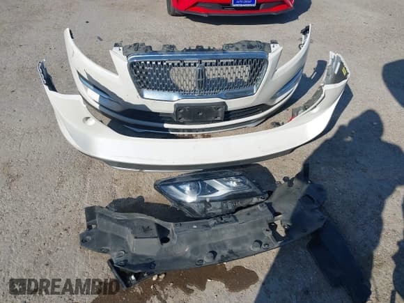 ✅ 2019 Lincoln MKC Standard • VIN: 5LMCJ1C92KUL35937 • Lot: 41958781. Listed on IAAI with 116,242 mi. Free auction sales archive from the USA and detailed vehicle history report at DreamBid. Image 12.