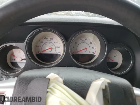 ✅ 2013 Dodge Challenger Rallye Redline • VIN: 2C3CDYAG2DH562337 • Lot: 82303144. Wystawiony na Copart z przebiegiem Nie podano. Bezpłatny archiwum sprzedaży aukcyjnych z USA i szczegółowy raport historii pojazdu na DreamBid. Zdjęcie 9.