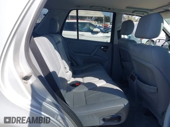 ✅ 2003 Mercedes-Benz M 350 • VIN: 4JGAB57E83A430494 • Lot: 41991978. Wystawiony na IAAI z przebiegiem 143 724 mil. Bezpłatny archiwum sprzedaży aukcyjnych z USA i szczegółowy raport historii pojazdu na DreamBid. Zdjęcie 8.