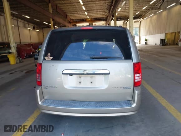 ✅ 2009 Chrysler Town & Country Touring • VIN: 2A8HR54X19R622986 • Lot: 42779570. Wystawiony na IAAI z przebiegiem 192 193 mil. Bezpłatny archiwum sprzedaży aukcyjnych z USA i szczegółowy raport historii pojazdu na DreamBid. Zdjęcie 16.