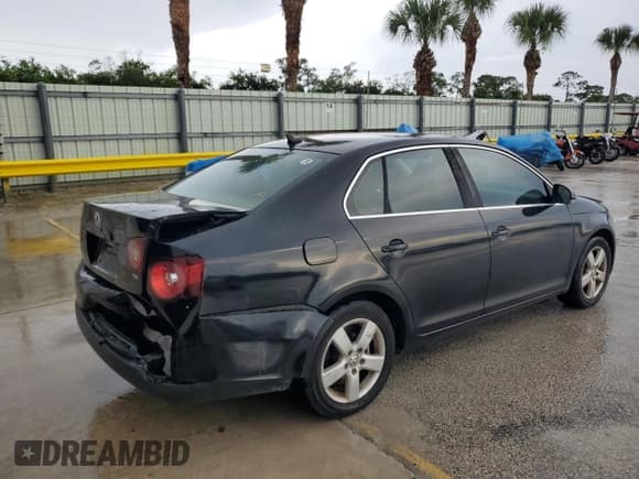 ✅ 2009 Volkswagen Jetta SE • VIN: 3VWRM71K29M024098 • Lot: 64579435. Listed on Copart with 161,936 mi. Free auction sales archive from the USA and detailed vehicle history report at DreamBid. Image 3.