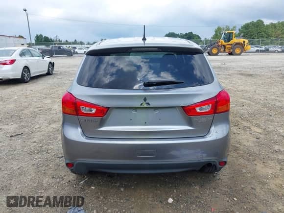 2013 Mitsubishi Outlander ES z VIN 4A4AP3AUXDE020860, wystawiony jako IAAI lot #43064158 z przebiegiem 162 134 mil mil oraz . Historia ofert i sprzedaży dostępna na DreamBid. Obrazek 17.