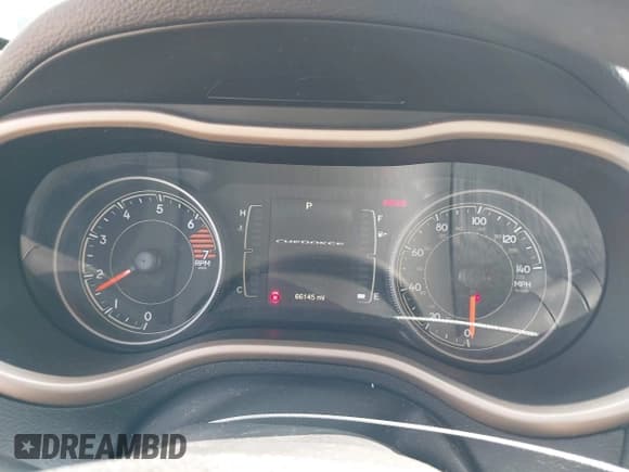 ✅ 2018 Jeep Cherokee Latitude • VIN: 1C4PJLCB9JD588274 • Lot: 43191097. Wystawiony na IAAI z przebiegiem 66 145 mil. Bezpłatny archiwum sprzedaży aukcyjnych z USA i szczegółowy raport historii pojazdu na DreamBid. Zdjęcie 7.