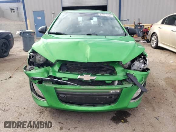 2015 Chevrolet Sonic RS z VIN 1G1JG6SB1F4169374, wystawiony jako Copart lot #41807954 z przebiegiem 82 660 mil mil oraz Szkoda całkowita • Salvage title. Historia ofert i sprzedaży dostępna na DreamBid. Obrazek 5.