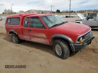 ✅ 1997 Chevrolet S-10 LS ZR2 • VIN: 1GCCT19W5V8204674 • Лот: 48312405. Опубликован ранее на Copart с пробегом 233 961 миль. Бесплатный доступ к архиву аукционных продаж из США и подробный отчёт об истории автомобиля на DreamBid. Изображение 4.