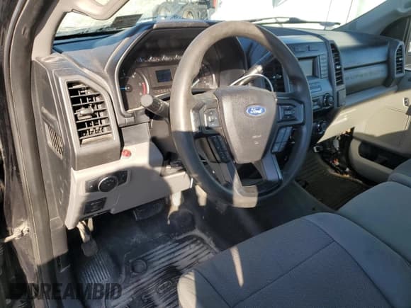 ✅ 2019 Ford F-450 XL • VIN: 1FDUF4GY7KED57079 • Лот: 80955984. Опубликован ранее на Copart с пробегом 237 937 миль. Бесплатный доступ к архиву аукционных продаж из США и подробный отчёт об истории автомобиля на DreamBid. Изображение 8.