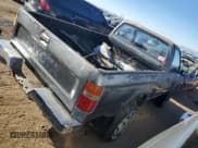 ✅ 1989 Toyota Pickup DLX • VIN: JT4RN01P9K4015015 • Lot: 80759154. Wystawiony na Copart z przebiegiem 79 339 mil. Bezpłatny archiwum sprzedaży aukcyjnych z USA i szczegółowy raport historii pojazdu na DreamBid. Zdjęcie 3.