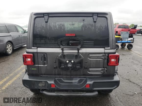 ✅ 2020 Jeep Wrangler Unlimited Sahara Altitude • VIN: 1C4HJXEM5LW293741 • Lot: 58801565. Wystawiony na Copart z przebiegiem 97 460 mil. Bezpłatny archiwum sprzedaży aukcyjnych z USA i szczegółowy raport historii pojazdu na DreamBid. Zdjęcie 6.