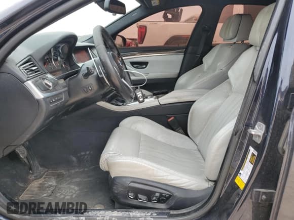 ✅ 2016 BMW M5 • VIN: WBSFV9C50GD595869 • Lot: 51338145. Wystawiony na Copart z przebiegiem 130 143 mil. Bezpłatny archiwum sprzedaży aukcyjnych z USA i szczegółowy raport historii pojazdu na DreamBid. Zdjęcie 7.