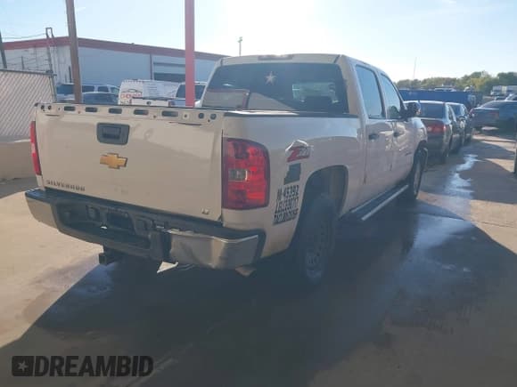 ✅ 2012 Chevrolet Silverado 1500 LT • VIN: 3GCPCSE03CG241402 • Лот: 43583888. Опубликован ранее на IAAI с пробегом 318 449 миль. Бесплатный доступ к архиву аукционных продаж из США и подробный отчёт об истории автомобиля на DreamBid. Изображение 4.