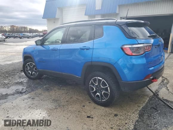 ✅ 2025 Jeep Compass Trailhawk • VIN: 3C4NJDDN9ST624756 • Lot: 92346455. Listed on Copart with 4,760 mi. Free auction sales archive from the USA and detailed vehicle history report at DreamBid. Image 2.