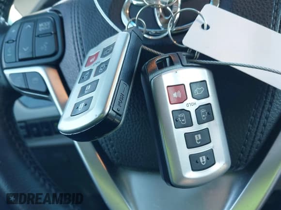 ✅ 2016 Toyota Sienna XLE • VIN: 5TDYK3DC7GS721667 • Lot: 41400702. Listed on IAAI with 85,188 mi. Free auction sales archive from the USA and detailed vehicle history report at DreamBid. Image 11.