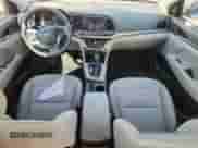 2017 Hyundai Elantra SE z VIN 5NPD74LF0HH201576, wystawiony jako Copart lot #85171515 z przebiegiem 81 010 mil mil oraz Szkoda całkowita • Salvage title. Historia ofert i sprzedaży dostępna na DreamBid. Obrazek 8.