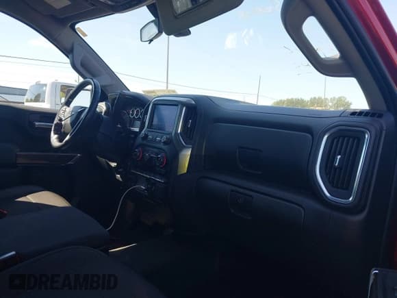 ✅ 2021 Chevrolet Silverado 1500 RST • VIN: 3GCUYEED2MG196964 • Lot: 43010571. Wystawiony na IAAI z przebiegiem 96 200 mil. Bezpłatny archiwum sprzedaży aukcyjnych z USA i szczegółowy raport historii pojazdu na DreamBid. Zdjęcie 5.