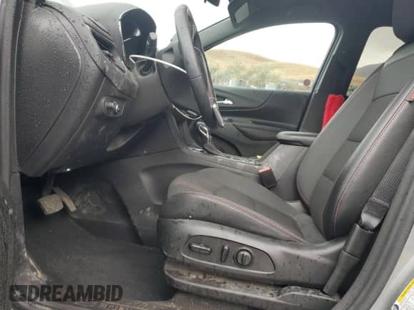 2024 Chevrolet Equinox RS z VIN 3GNAXWEG6RS103364, wystawiony jako Copart lot #72093345 z przebiegiem 13 984 mil mil oraz Szkoda całkowita • Salvage title. Historia ofert i sprzedaży dostępna na DreamBid. Obrazek 7.