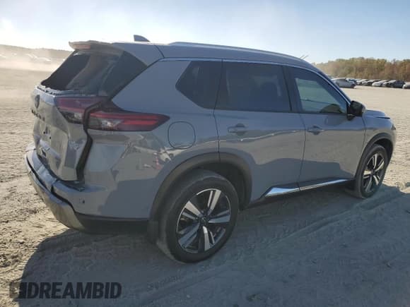 ✅ 2022 Nissan Rogue Platinum • VIN: JN8BT3DC4NW118101 • Lot: 90116345. Wystawiony na Copart z przebiegiem 60 286 mil. Bezpłatny archiwum sprzedaży aukcyjnych z USA i szczegółowy raport historii pojazdu na DreamBid. Zdjęcie 3.