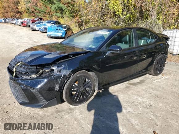 2025 Toyota Camry LE with VIN 4T1DAACK8SU607689, listed as a Copart auction lot 87370685 with 10,821 mi miles and Clean title. Bid and sale history available at DreamBid. Image 1.