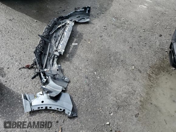 ✅ 2021 Audi RS Q8 • VIN: WU1ARBF19MD005771 • Lot: 59473635. Wystawiony na Copart z przebiegiem 17 608 mil. Bezpłatny archiwum sprzedaży aukcyjnych z USA i szczegółowy raport historii pojazdu na DreamBid. Zdjęcie 13.