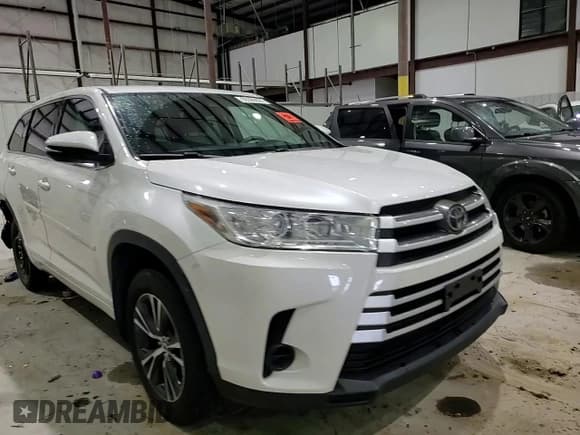 ✅ 2018 Toyota Highlander LE Plus • VIN: 5TDBZRFH3JS856021 • Lot: 93599095. Wystawiony na Copart z przebiegiem 131 885 mil. Bezpłatny archiwum sprzedaży aukcyjnych z USA i szczegółowy raport historii pojazdu na DreamBid. Zdjęcie 14.