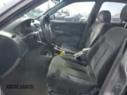 ✅ 2002 Mazda Protege DX • VIN: JM1BJ225221617049 • Lot: 82103005. Wystawiony na Copart z przebiegiem 260 496 mil. Bezpłatny archiwum sprzedaży aukcyjnych z USA i szczegółowy raport historii pojazdu na DreamBid. Zdjęcie 7.