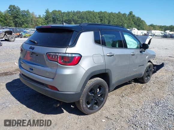 ✅ 2019 Jeep Compass Latitude • VIN: 3C4NJDBB5KT697213 • Lot: 43133163. Listed on IAAI with 55,308 mi. Free auction sales archive from the USA and detailed vehicle history report at DreamBid. Image 4.