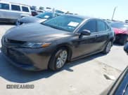 ✅ 2018 Toyota Camry LE • VIN: JTNB11HK7J3026821 • Лот: 43142402. Опубликован ранее на IAAI с пробегом 81 861 миль. Бесплатный доступ к архиву аукционных продаж из США и подробный отчёт об истории автомобиля на DreamBid. Изображение 18.