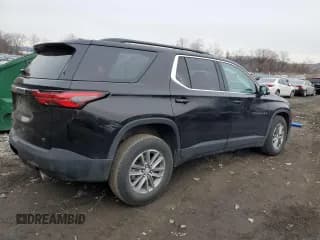 ✅ 2022 Chevrolet Traverse LT • VIN: 1GNEVHKW2NJ192442 • Lot: 35933243. Wystawiony na Copart z przebiegiem 2 885 mil. Bezpłatny archiwum sprzedaży aukcyjnych z USA i szczegółowy raport historii pojazdu na DreamBid. Zdjęcie 3.