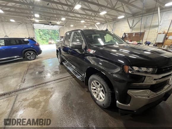 ✅ 2019 Chevrolet Silverado 1500 LT • VIN: 1GCUYDED5KZ107461 • Lot: 43249753. Wystawiony na IAAI z przebiegiem 149 327 mil. Bezpłatny archiwum sprzedaży aukcyjnych z USA i szczegółowy raport historii pojazdu na DreamBid. Zdjęcie 1.
