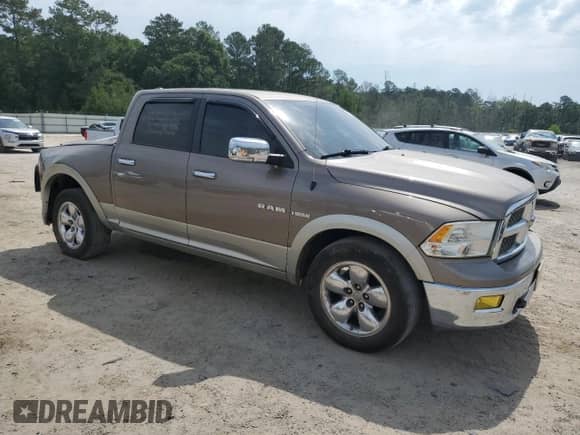 2009 Dodge 1500 Laramie с VIN 1D3HB13T69S815353, выставлен на аукционе Copart как лот 56560885 с пробегом 190 107 миль миль и Списание • Salvage title. История ставок и продаж доступна на DreamBid. Изображение 4.