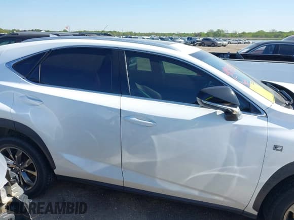 ✅ 2016 Lexus NX 200t • VIN: JTJYARBZ6G2023052 • Lot: 41932778. Wystawiony na IAAI z przebiegiem 106 241 mil. Bezpłatny archiwum sprzedaży aukcyjnych z USA i szczegółowy raport historii pojazdu na DreamBid. Zdjęcie 14.