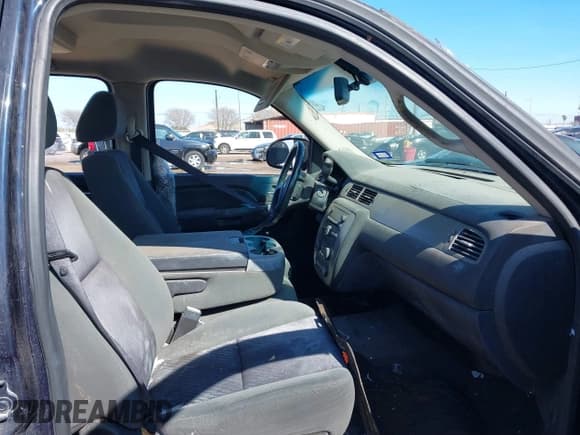 ✅ 2009 Chevrolet Suburban LS • VIN: 1GNFC16029R200974 • Lot: 41370873. Listed on IAAI with 207,649 mi. Free auction sales archive from the USA and detailed vehicle history report at DreamBid. Image 5.