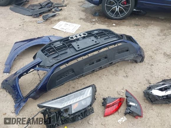 ✅ 2019 Audi Q8 Prestige • VIN: WA1FVAF13KD019245 • Lot: 42194524. Listed on IAAI with 74,703 mi. Free auction sales archive from the USA and detailed vehicle history report at DreamBid. Image 12.