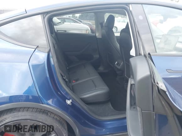 ✅ 2023 Tesla Model Y Performance • VIN: 7SAYGDEF1PF834554 • Lot: 43713737. Wystawiony na IAAI z przebiegiem 23 858 mil. Bezpłatny archiwum sprzedaży aukcyjnych z USA i szczegółowy raport historii pojazdu na DreamBid. Zdjęcie 8.