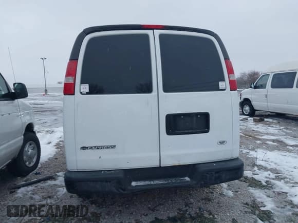 ✅ 2017 Chevrolet Express Cargo • VIN: 1GCWGBFF7H1222263 • Lot: 43569326. Listed on IAAI with 327,493 mi. Free auction sales archive from the USA and detailed vehicle history report at DreamBid. Image 17.
