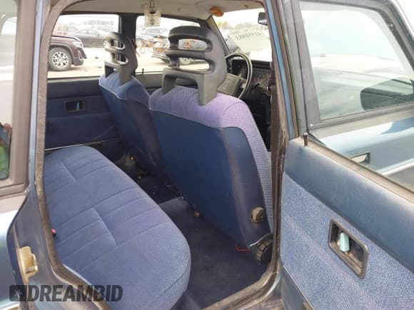 ✅ 1990 Volvo 240 • VIN: YV1AA8841L1423511 • Lot: 41958883. Listed on IAAI with 216,943 mi. Free auction sales archive from the USA and detailed vehicle history report at DreamBid. Image 8.