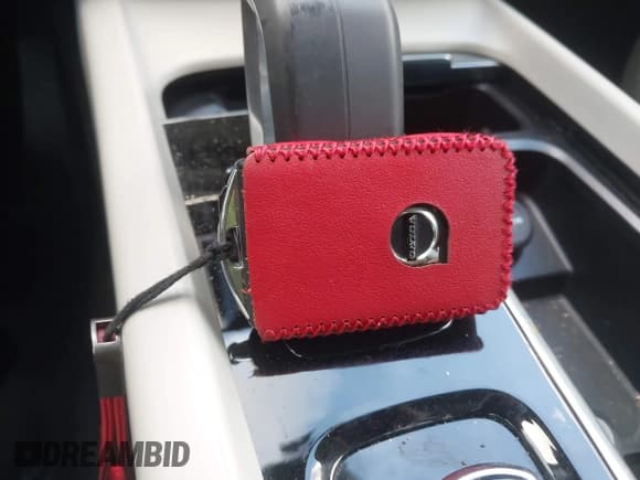 ✅ 2024 Volvo XC60 Plus Dark Theme • VIN: YV4H60DL9R1755089 • Lot: 43578250. Listed on IAAI with 48,205 mi. Free auction sales archive from the USA and detailed vehicle history report at DreamBid. Image 11.