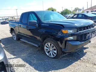 2019 Chevrolet Silverado 1500 Custom z VIN 1GCRYBEH3KZ349789, wystawiony jako IAAI lot #43126866 z przebiegiem 95 530 mil mil oraz . Historia ofert i sprzedaży dostępna na DreamBid. Obrazek 1.
