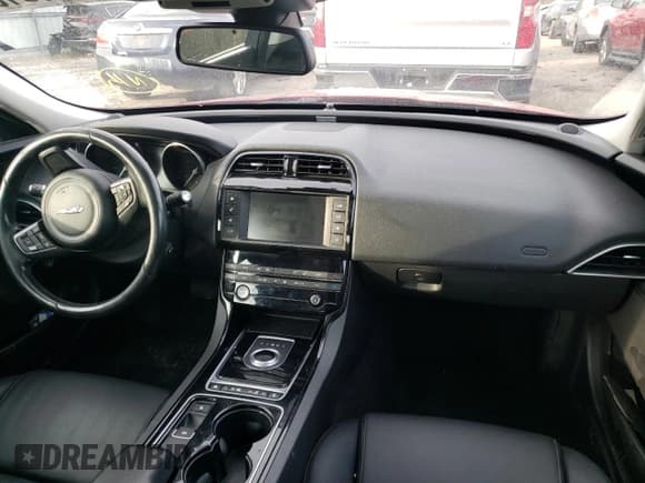 ✅ 2017 Jaguar XE • VIN: SAJAD4BN6HA952159 • Lot: 65060152. Wystawiony na Copart z przebiegiem Nie podano. Bezpłatny archiwum sprzedaży aukcyjnych z USA i szczegółowy raport historii pojazdu na DreamBid. Zdjęcie 9.