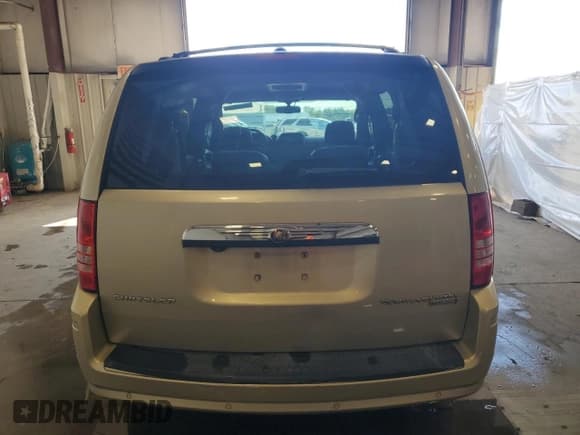 ✅ 2010 Chrysler Town & Country Touring Plus • VIN: 2A4RR8D18AR456960 • Lot: 84434365. Wystawiony na Copart z przebiegiem 171 736 mil. Bezpłatny archiwum sprzedaży aukcyjnych z USA i szczegółowy raport historii pojazdu na DreamBid. Zdjęcie 6.
