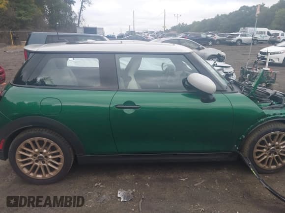 ✅ 2025 MINI Hardtop Cooper S • VIN: WMW23GD05S2W60543 • Лот: 43249311. Опубликован ранее на IAAI с пробегом 6 979 миль. Бесплатный доступ к архиву аукционных продаж из США и подробный отчёт об истории автомобиля на DreamBid. Изображение 14.