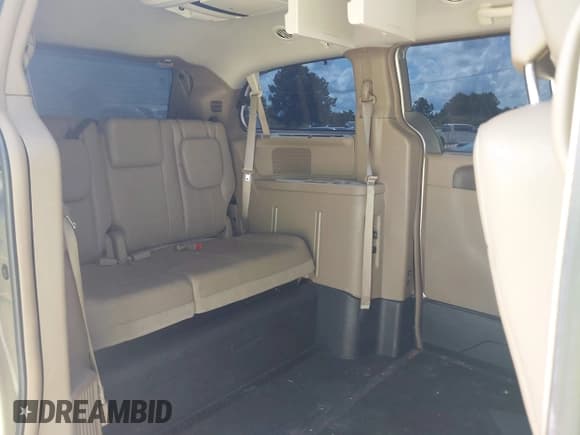 ✅ 2013 Chrysler Town & Country Touring L • VIN: 2C4RC1CG2DR614993 • Lot: 42977028. Wystawiony na IAAI z przebiegiem 50 018 mil. Bezpłatny archiwum sprzedaży aukcyjnych z USA i szczegółowy raport historii pojazdu na DreamBid. Zdjęcie 8.