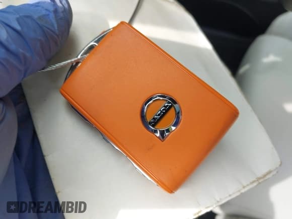 ✅ 2024 Volvo XC40 Ultimate Bright Theme • VIN: YV4L12UF8R2317284 • Lot: 41849324. Listed on IAAI with 8,210 mi. Free auction sales archive from the USA and detailed vehicle history report at DreamBid. Image 11.