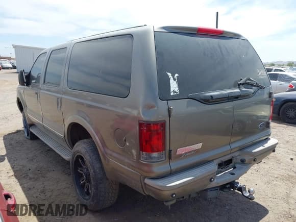 ✅ 2003 Ford Excursion Limited • VIN: 1FMSU43P23EB56475 • Lot: 42376969. Wystawiony na IAAI z przebiegiem 213 603 mil. Bezpłatny archiwum sprzedaży aukcyjnych z USA i szczegółowy raport historii pojazdu na DreamBid. Zdjęcie 3.